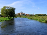 Rzeka Supral z widokiem na monaster