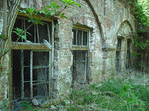 Warszawa. Opuszczony Fort Szczliwicki. Fragment budynku koszar.