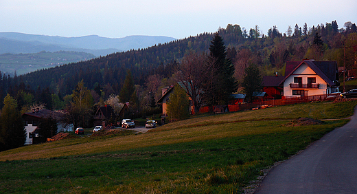 Beskid lski. W promieniach zachodzcego soca.