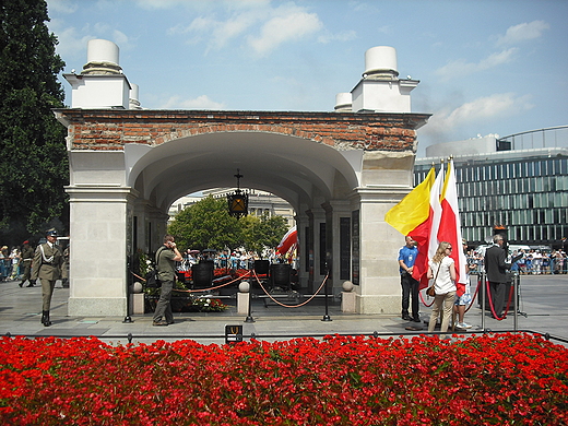 Warszawa. Obchody 68 rocznicy Powstania Warszawskiego. Uroczystoci przed Grobem Nieznanego onierza.