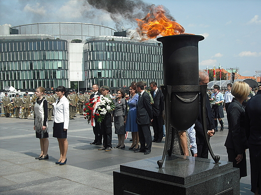 Warszawa. Obchody 68 rocznicy Powstania Warszawskiego. Uroczystoci przed Grobem Nieznanego onierza.