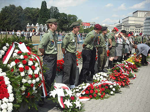 Warszawa. Obchody 68 rocznicy Powstania Warszawskiego. Uroczystoci przed Grobem Nieznanego onierza.