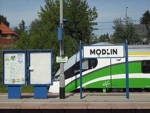 Modlin. Pocig Kolei Mazowieckich na stacji PKP Modlin.