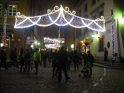 Warszawa ju witeczna. Nowa iluminacja na Starym Miecie.