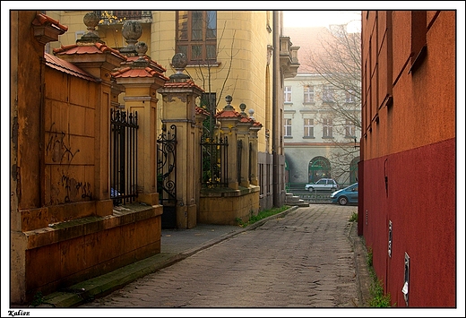 Kalisz - architektura ul. Krtkiej _ zaplecze budynku Banku PKO