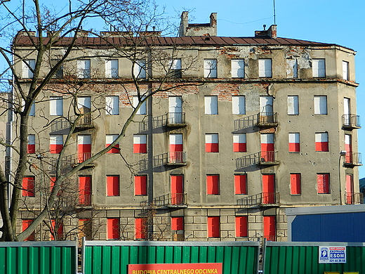 Warszawa. Patriotycznie.... w oknach.