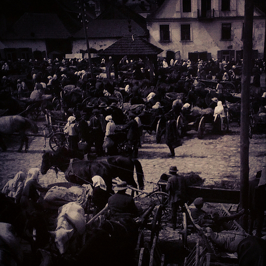 Wystawa fotografii Benedykta Jerzego Dorysa w budynku synagogi. Kazimierz Dolny