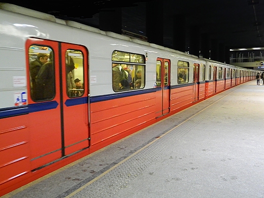 Warszawa. Metro na stacji Centrum.