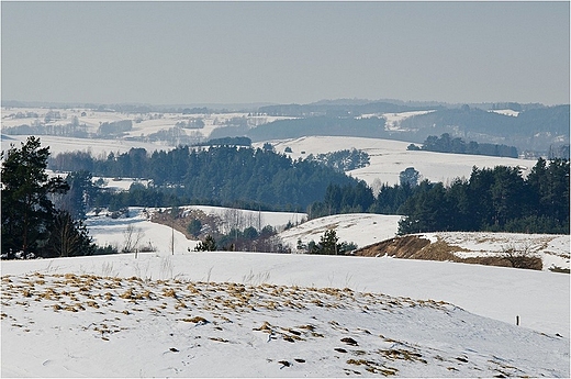 Suwalski Park Krajobrazowy pod niegiem.