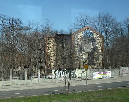 Warszawa. Willa Granzowa w Rembertowie. Widok z pocigu.