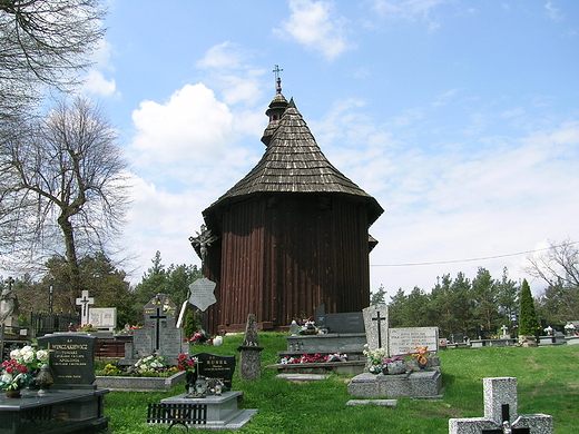 Cmentarna, drewniana kaplica w. Anny w Kurzelowie.
