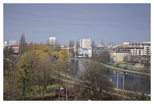 Widok na Bydgoszcz z budowanego mostu.