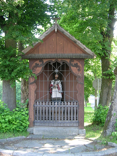 Drewniana kapliczka w. Jana Nepomucena w Nowym Winiczu.