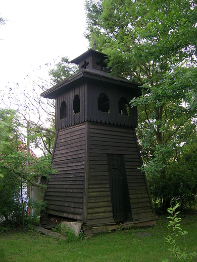Drewniana dzwonnica z XIX w. Bronowice Mae, ul. Pod Strzech 25