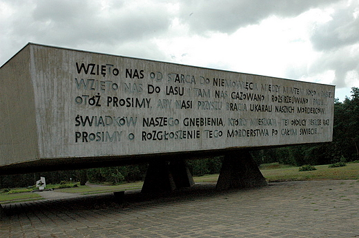 Monument na terenie obozu zagady w Chemnie nad Nerem