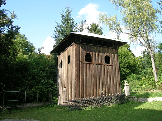 Drewniana dzwonnica z XVIII w. w Racawicach