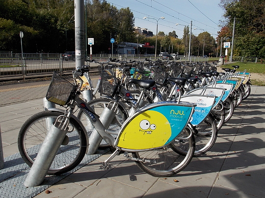 Warszawa. Stacja rowerw publicznych przy ul. Marymonckiej.