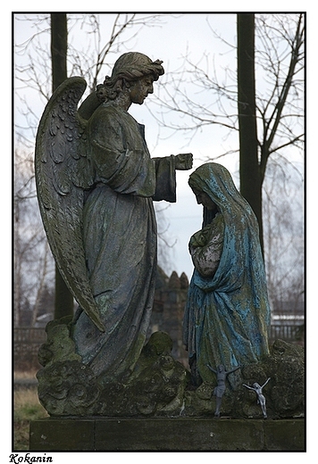 Cmentarz w Kakoninie - zwiastowanie ukazujce przed stojcym anioem klczc posta Maryi