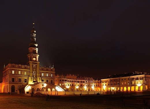 Zamo. Rynek Wielki noc.