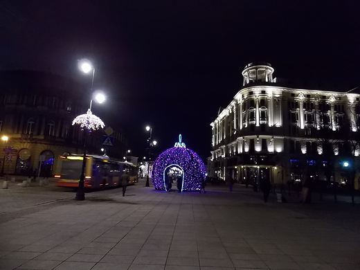 witeczna iluminacja Warszawy. Ul. Krakowskie Przedmiecie.