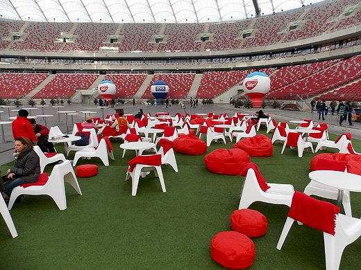 Warszawa. Zimowy Narodowy. Najwiksze w Polsce sztuczne lodowisko na Stadionie Narodowym.