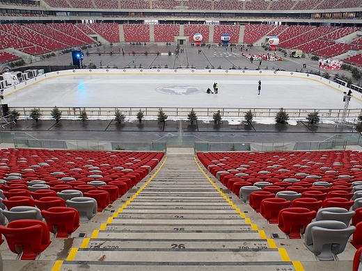 Warszawa. Zimowy Narodowy. Najwiksze w Polsce sztuczne lodowisko na Stadionie Narodowym.