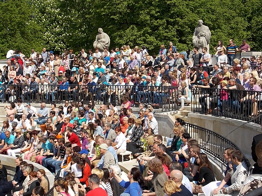 Warszawa. Piknik Europejski w azienkach. Uroczystoci w Teatrze na Wodzie.