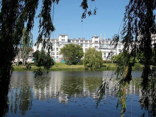 Warszawa. ZPC E. Wedel nad Jeziorkiem Kamionkowskim.