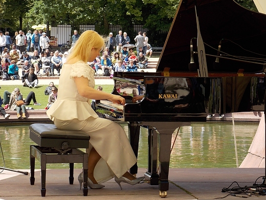 Warszawa. Niedzielny koncert chopinowski w azienkach.