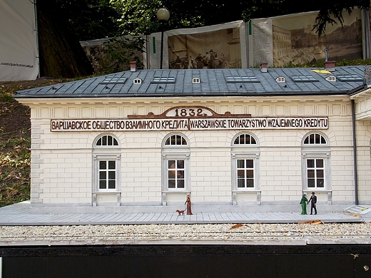 Warszawa. Park Miniatur na Woli. Fragment budynku Giedy Warszawskiej przy ul. Krlewskiej.