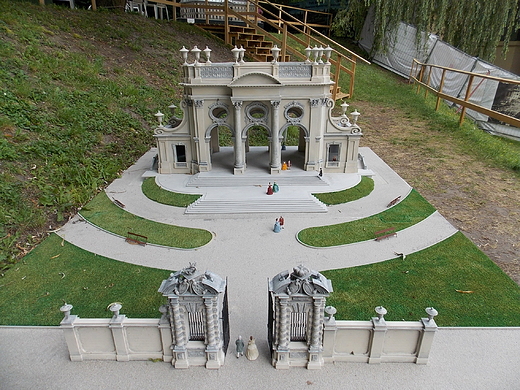 Warszawa. Park Miniatur na Woli. elazna Brama i Wielki Salon.