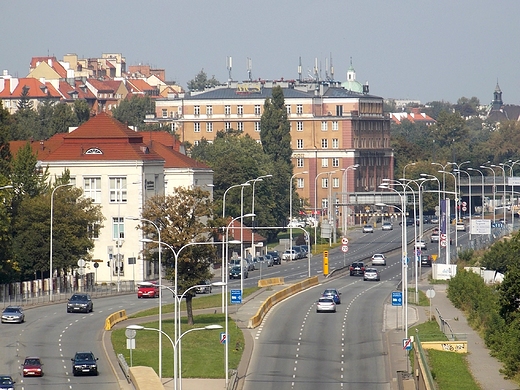 Warszawa. Wisostrada. Widok z ogrodu na dachu Centrum Nauki Kopernik.