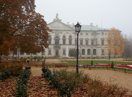 Warszawa. Jesie w Ogrodzie Krasiskich.