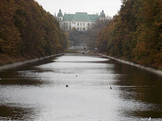 Warszawa. Zamek Ujazdowski jesieni.