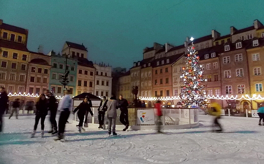 Warszawa. Lodowisko na Rynku Starego Miasta.