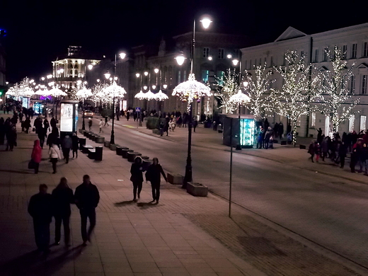 Warszawa ju witeczna. Iluminacje na ul. Krakowskie Przedmiecie.