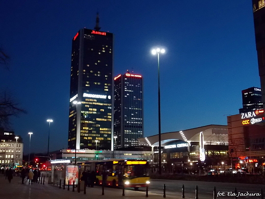 Warszawa. Okolice Dworca Centralnego wieczorem.