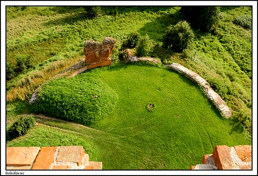 Bolesawiec - ruiny zamku kazimierzowskiego _ jestem na wiey i widz jak wyglda dzidziniec z gry