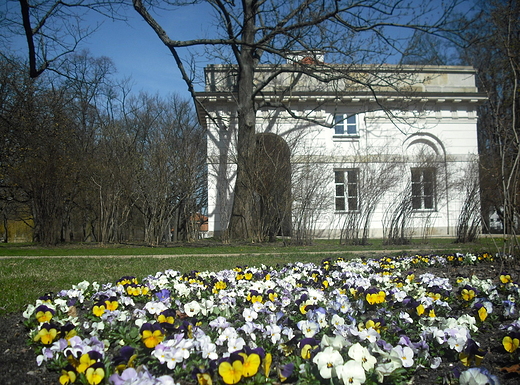 Warszawa. Stara Kordegarda w azienkach.