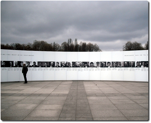 Warszawa. Smoleskie Portrety. Wystawa na pl. Pisudskiego.