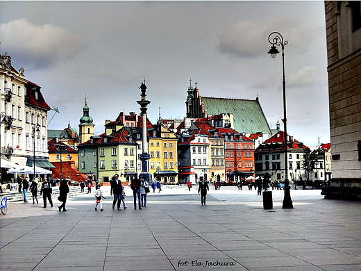 Warszawa. Widok z ul. Krakowskie Przedmiecie na Plac Zamkowy.