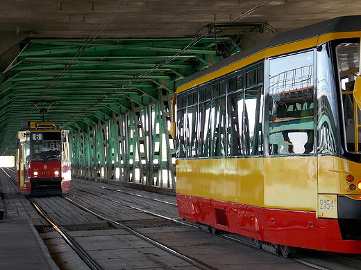 Warszawa. Tramwaje na Mocie Gdaskim.