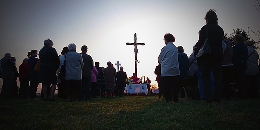 Msza przy krzyu koo ul Kotaja dzisiaj koo godziny 19,30 Kietrz