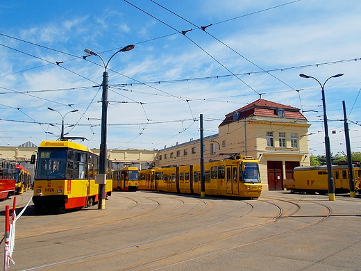 Warszawa. Noc Muzew 2015 w zabytkowej zajezdni na Pradze.