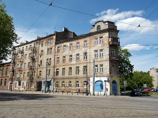 Warszawa. Stara kamienica przy ul. Kawczyskiej na Pradze.