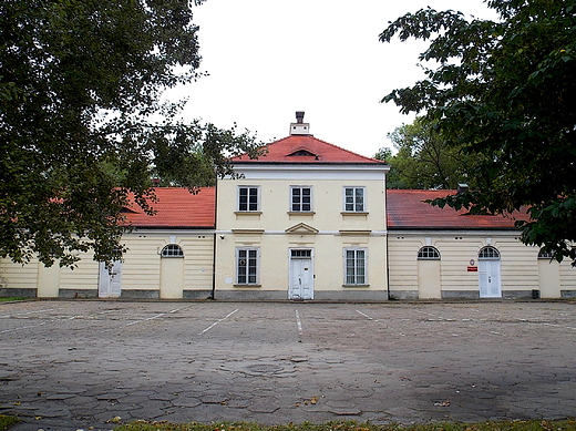 Warszawa. Powozownia w azienkach.