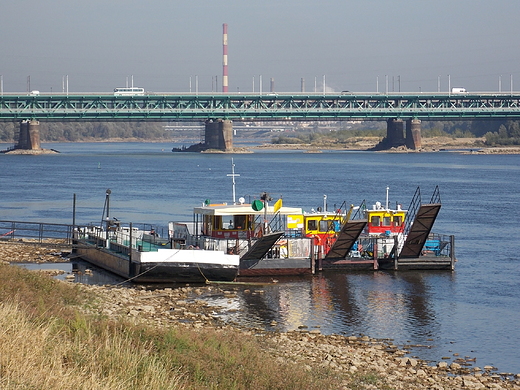 Warszawa. Promy po sezonie nad Wis.