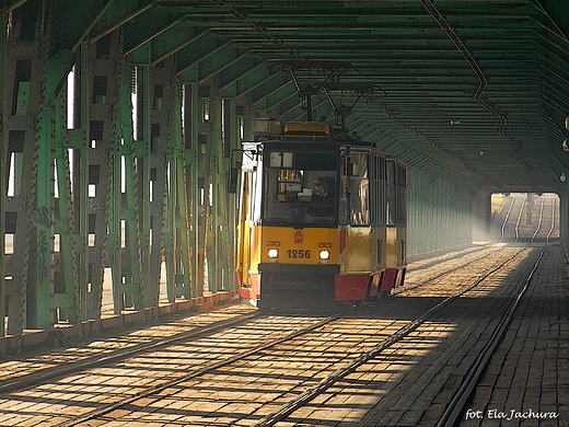 Warszawa. Tramwaj na Mocie Gdaskim.