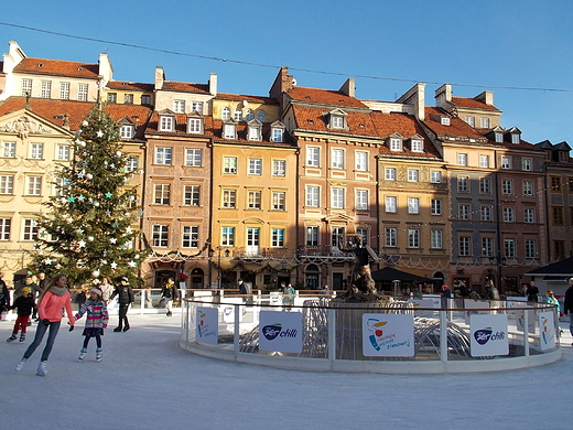 Warszawa. Lodowisko na Rynku Starego Miasta.