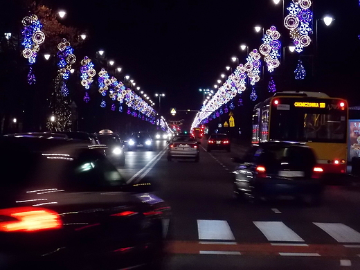 Warszawa. witeczne Aleje Ujazdowskie.